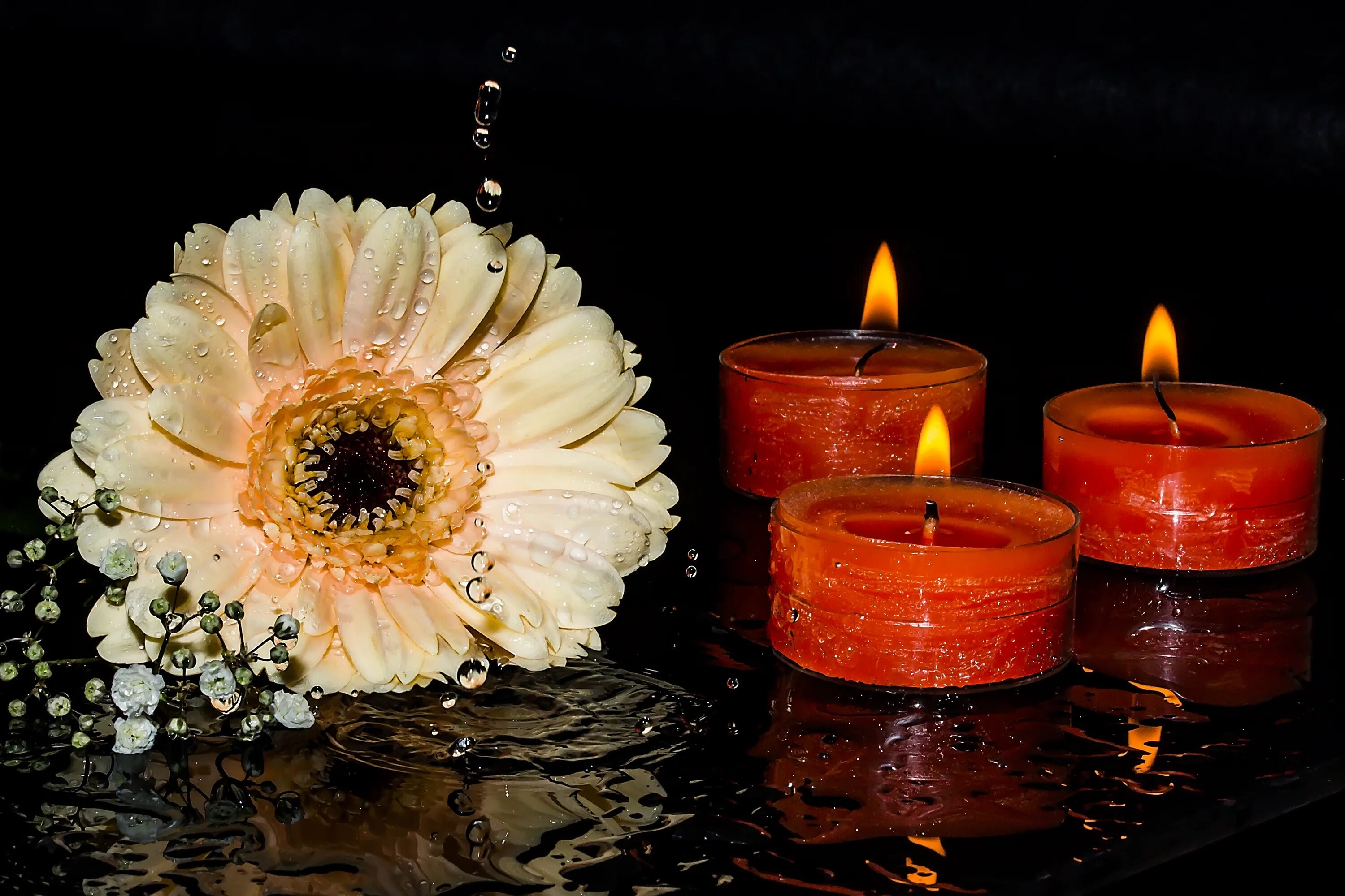 Красивые свечи картинки. Красивые свечи. Поминальная свеча. Свечи цветы красиво. Поминальная свеча и цветы.