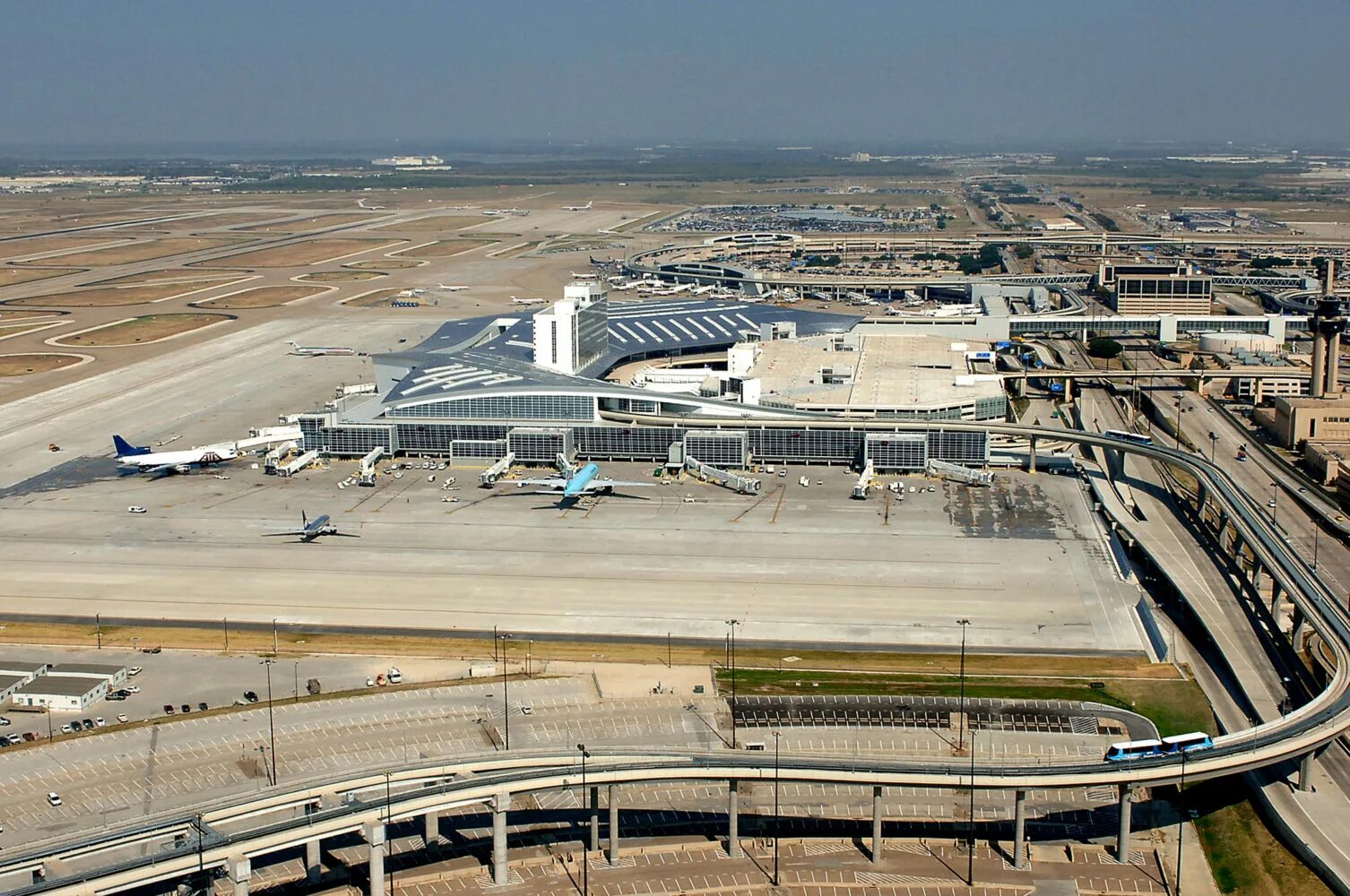 Members airport. Аэровокзал внуково. Аэропорт внуково москва. Drop off в аэропорту. Аэропорт торонто пирсон.