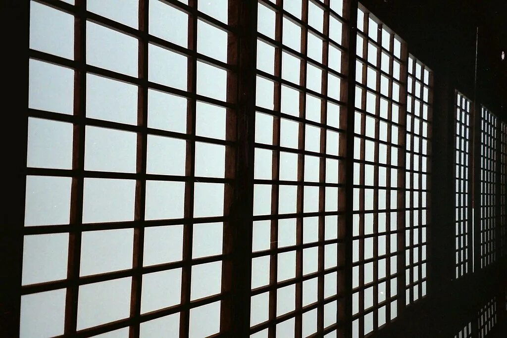 Японская стена. Япония комната татами сёдзи. Седзи и фусума. Японские двери сёдзи. Японская стена.