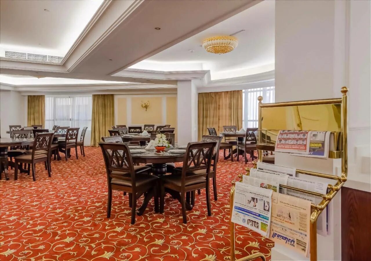 Crystal Plaza al Majaz (ex. Tulip Inn al Khan) 4* Шарджа, 700 м до моря. Кристалл Плаза Шарджа 4. Отель Crystal Plaza al Majaz Hotel 4. Tulip Inn al Khan 4 Шарджа. Crystal plaza majaz 4