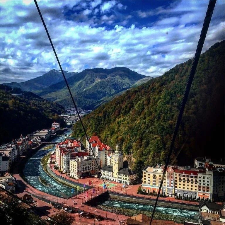 Красная поляна фотки. Красная поляна фотки. Сочи горы красная поляна. Краснодарский край красная поляна летом. Красная поляна фотки.