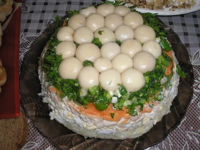 салат смертельный номер с шампиньонами. смертельный номер салат рецепт с шампиньонами фото. грибная поляна с шампиньонами с копченой курицей. смертельный номер салат рецепт с шампиньонами фото.