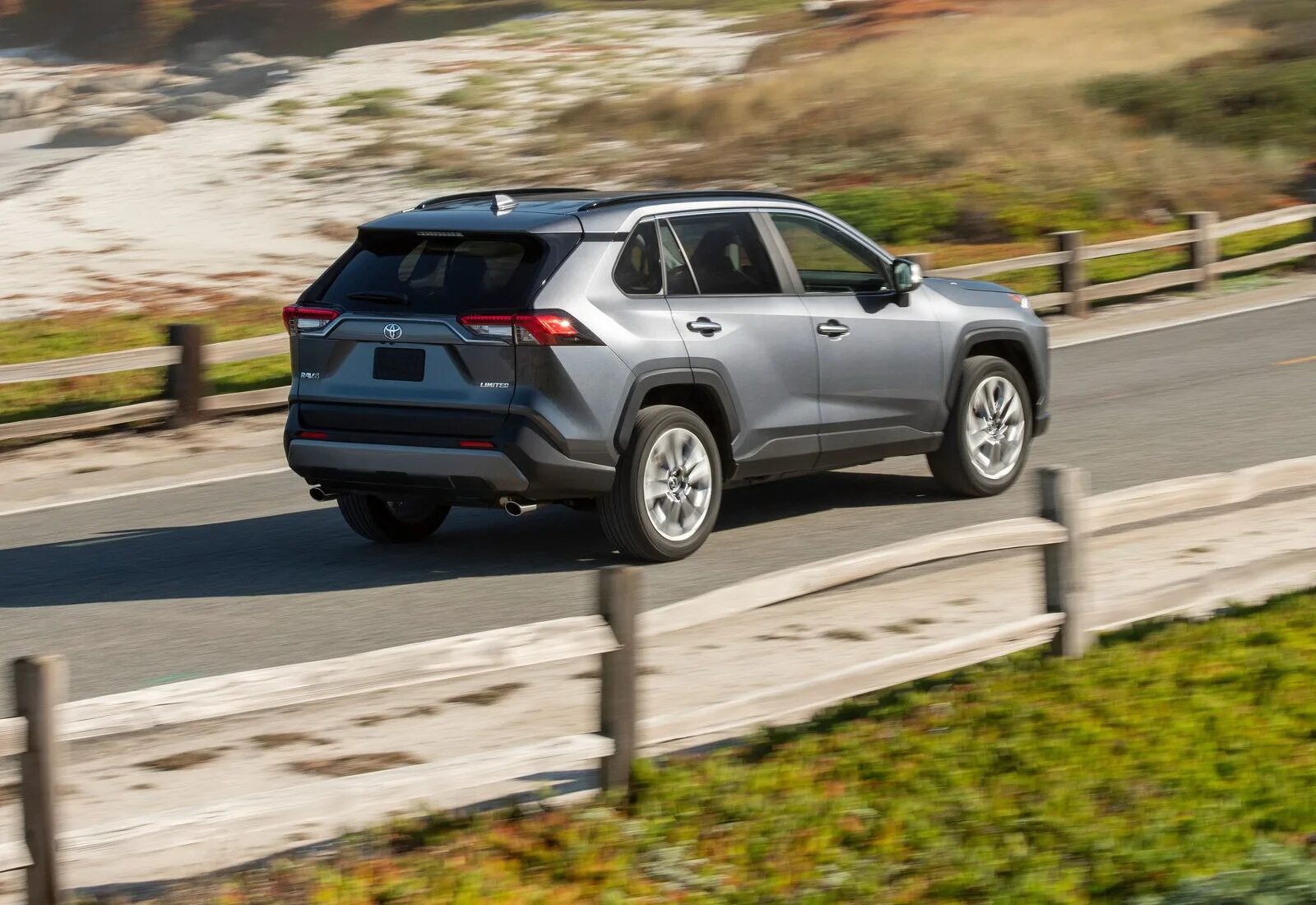 Toyota rav4 201. Toyota rav4 hybrid 2020. Toyota rav4 2013-2016. Рав 4 в сша. Рав 4 в сша.