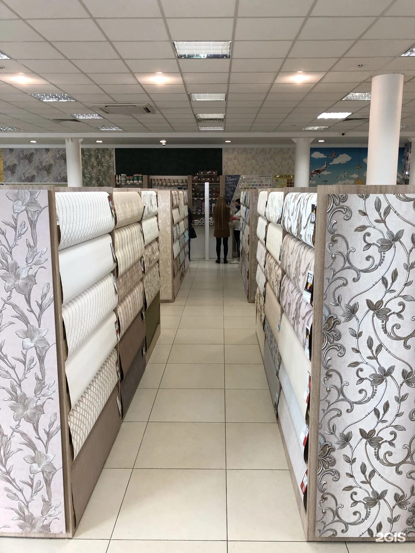 Дон рулон щорса. Дон рулон белгород. Магазин дон рулон. Дон рулон белгород. Выкладка обоев.