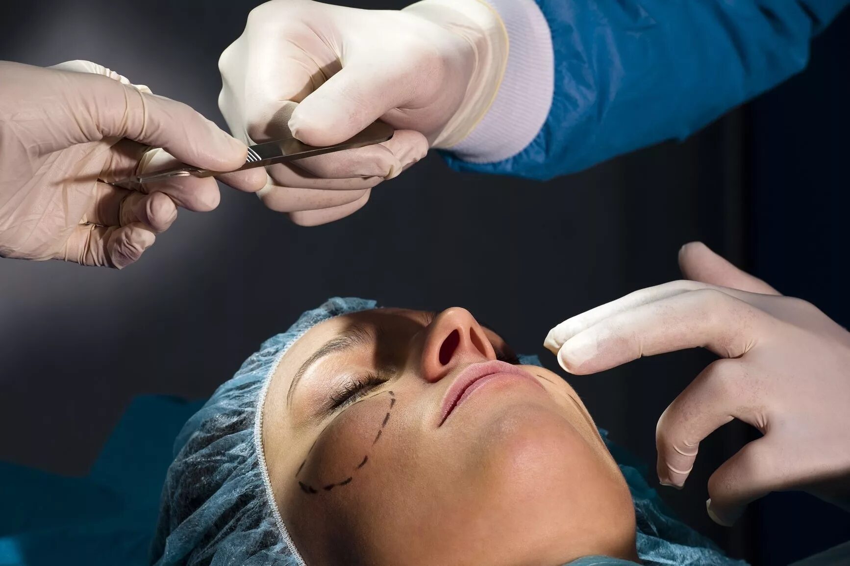 Хирургическая косметология. Эстетическая пластическая хирургия. Эстетическая хирургия лица. Пластический хирург. Какие операции делает пластический хирург.