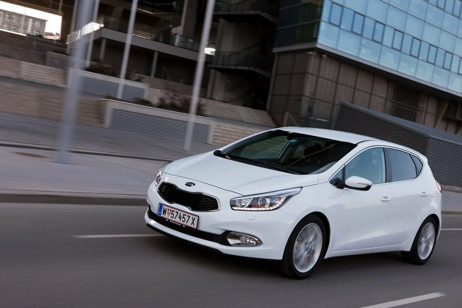 Kia Ceed, 2013 White. Kia Ceed 2013 белая. Kia Ceed 2013. Kia Ceed хэтчбек белая.