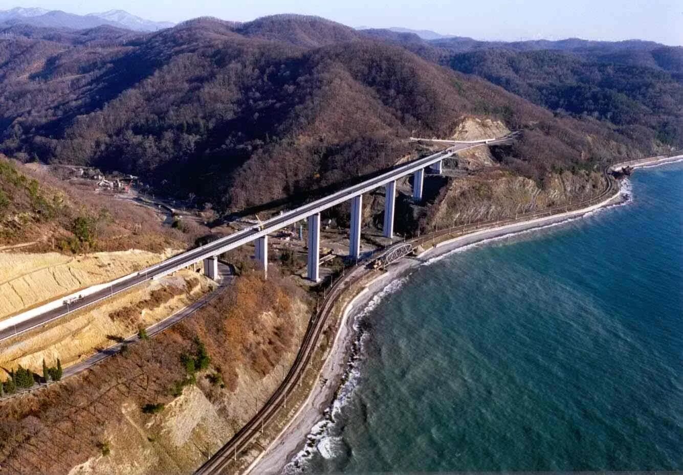 высокая щель. мост виадук сочи чемитоквадже. река чемитоквадже. мост чемитоквадже зубова щель. высокая щель.