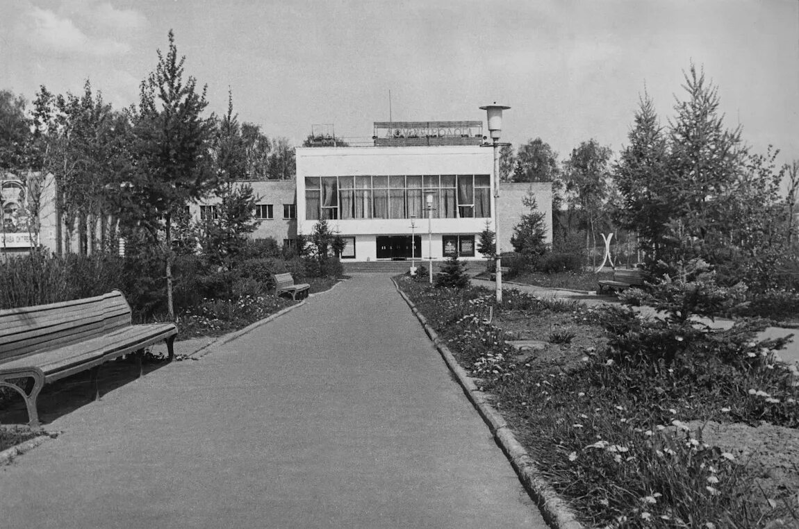 Дом метролога Менделеево. ДК поселок Менделеево Метролог. Поселок Менделеево. КДЦ Метролог пос.Менделеево ул.Куйбышева.