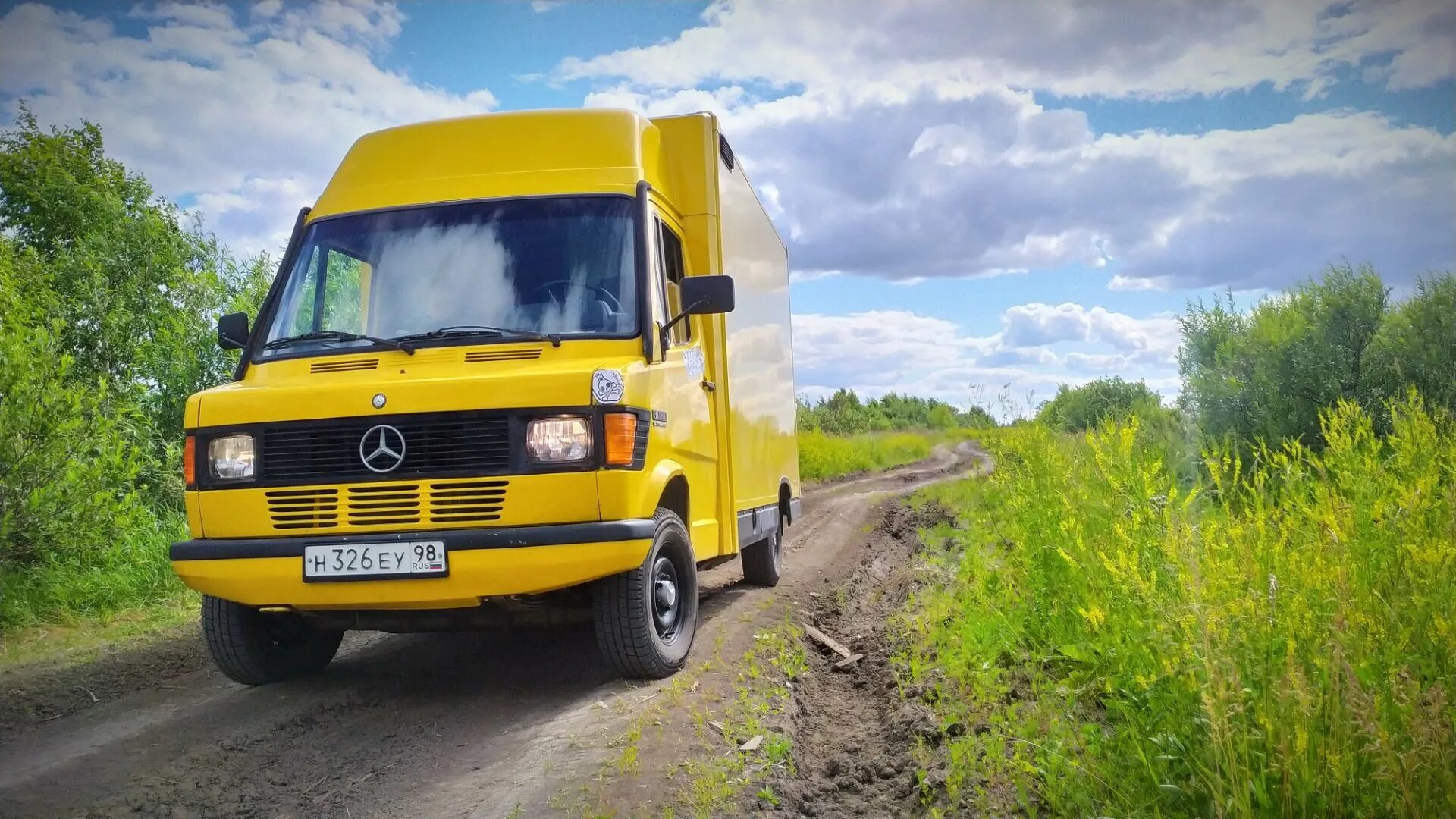 Купить мерседес 208. Mercedes-Benz t1 почтовик. Мерседес т1 почтовик. Mercedes-Benz 308d. Мерседес Бенц т1 фургон.