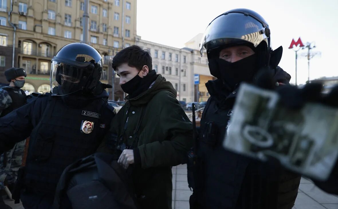 Митинг в Москве. Протесты в Москве 2022. Антивоенная демонстрация в Москве. Полиция Москвы. Митинг 27 февраля 2024