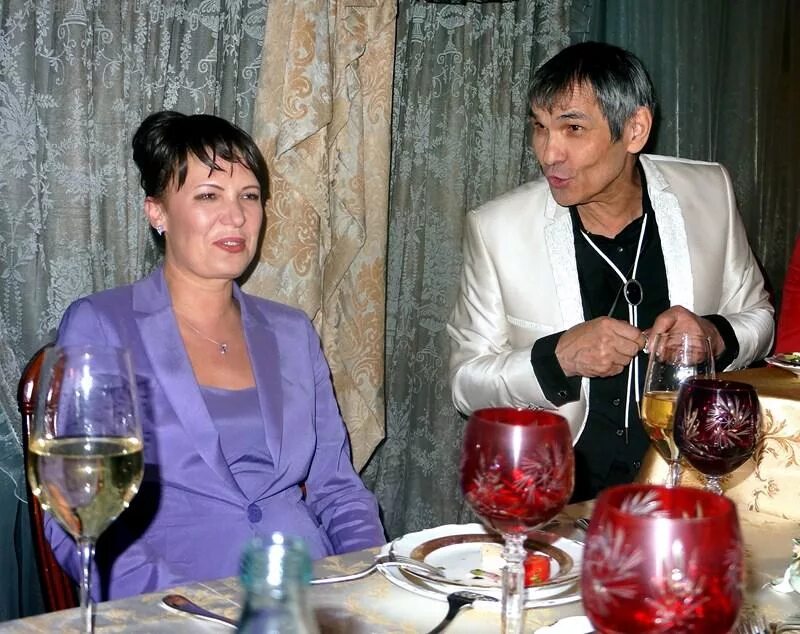 Виктория полторацкая алибасов. Жена алибасова старшего. Бари алибасов с женой. Бари алибасов жена виктория максимова. Жена бари алибасова.