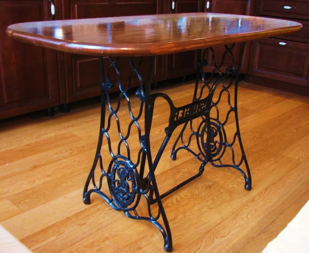 Столик швейная машинка зингер. Сделал из швейной машинки зингер. Станина швейной машинки зингер. Сделал из швейной машинки зингер. Столик швейная машинка зингер.