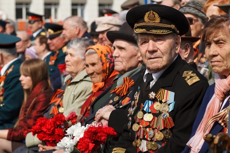 Памяти ветеранам великой отечественной. Ветераны Великой Отечественной войны. 9 Мая ветераны. Празднование дня Победы. Ветераны на параде Победы.