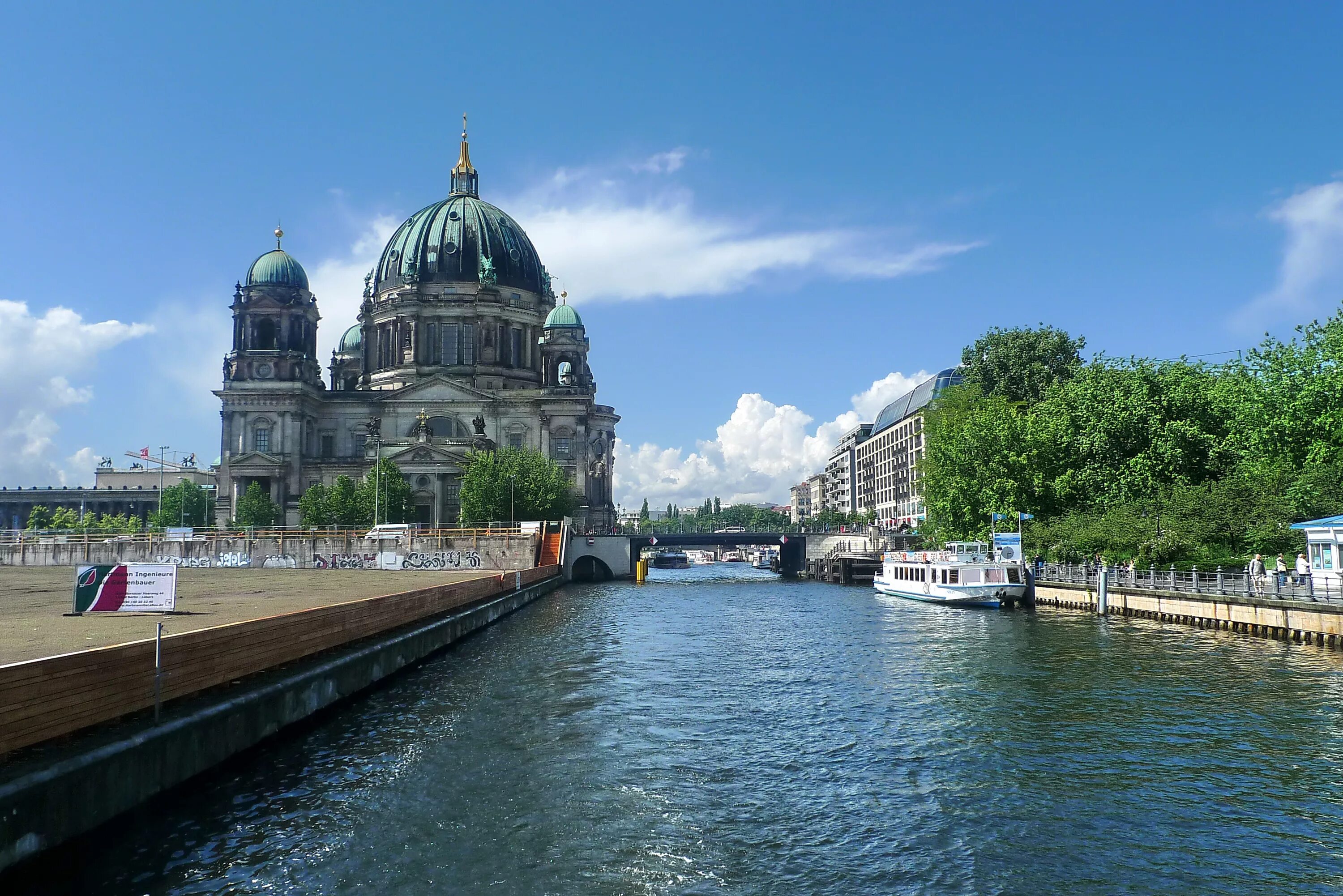 Berlin ligt am a)dem rhein b)der spree c)dem neckar ответы. Церковь святого николая берлин. Река хафель. Der spree. Берлин набережная реки шпрее.