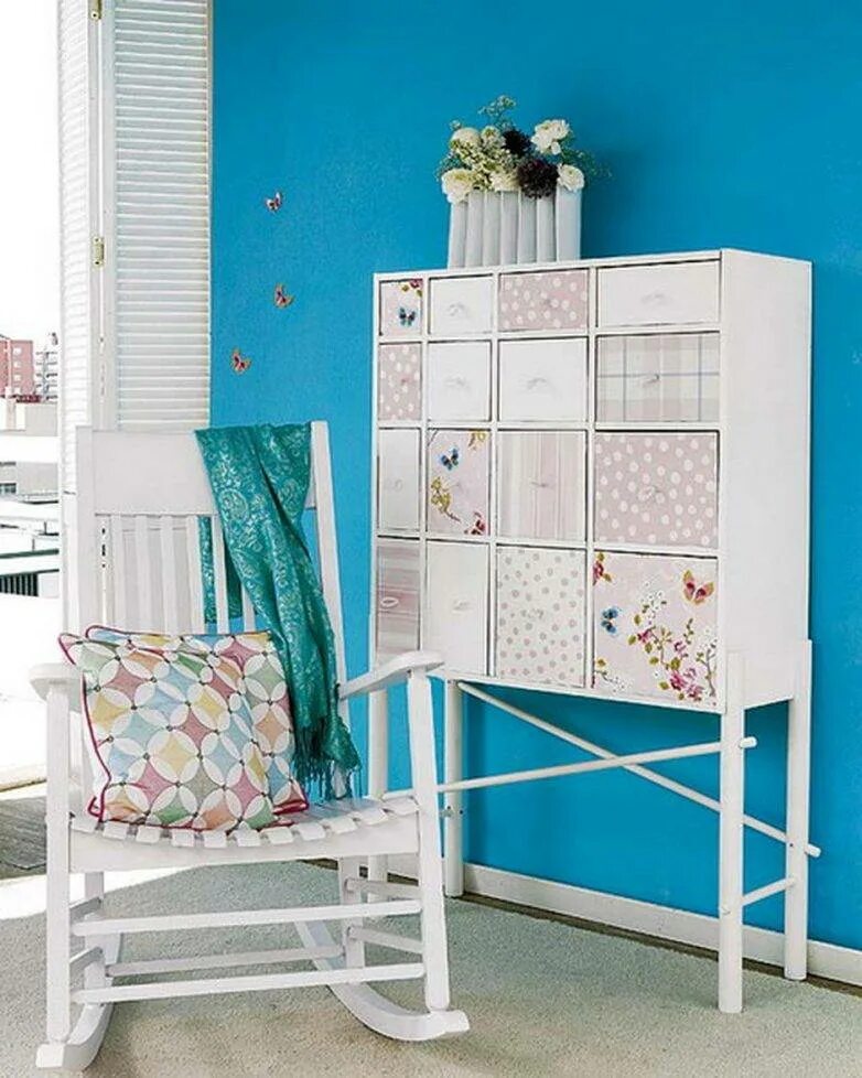 Обновить старые обои. Пэчворк на стене. Лайфхаки из старых обоев. Панно на стену из обоев. Стены без обоев как сделать красиво дизайн.