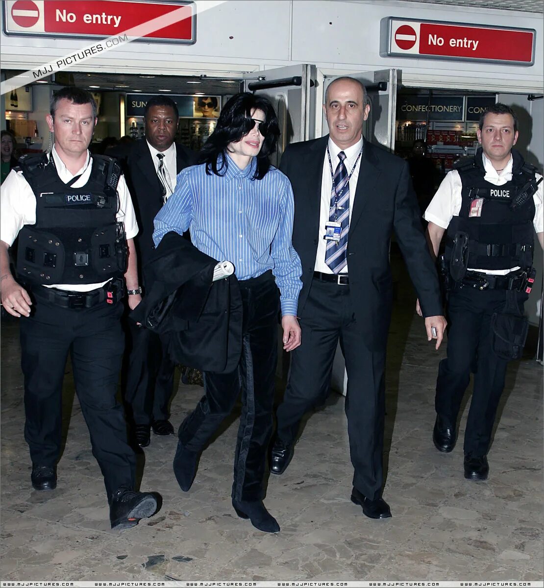 He arrived at the airport. Michael Jackson Heathrow 2007. Michael Jackson 2002 Heathrow. Michael Jackson 2001 Heathrow.