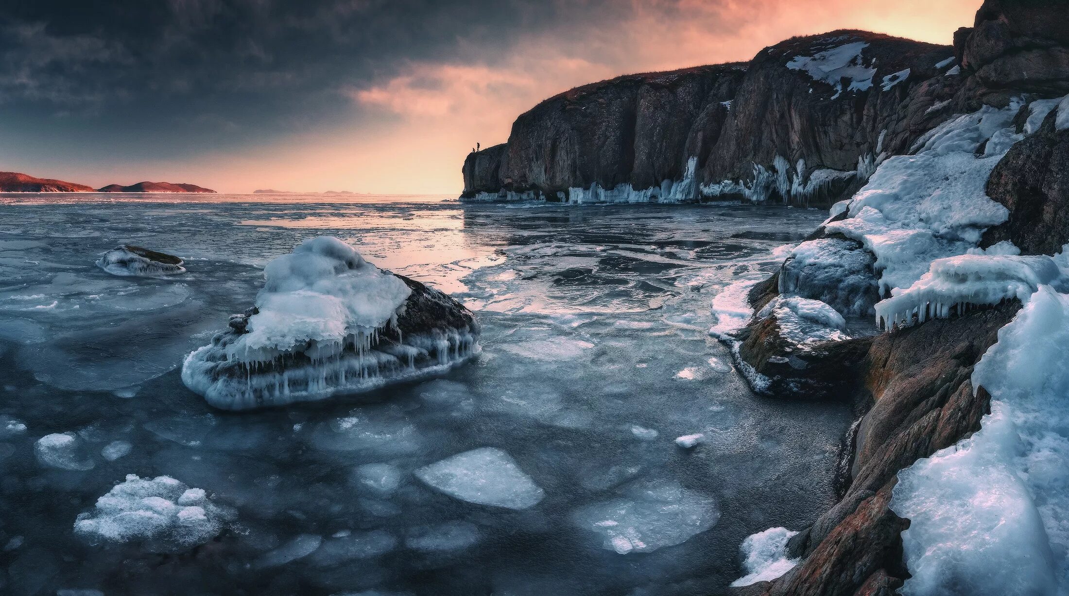 Море зима. Побережье японского моря зимой. Японское море зимой. Море зимой. Океан зимой.