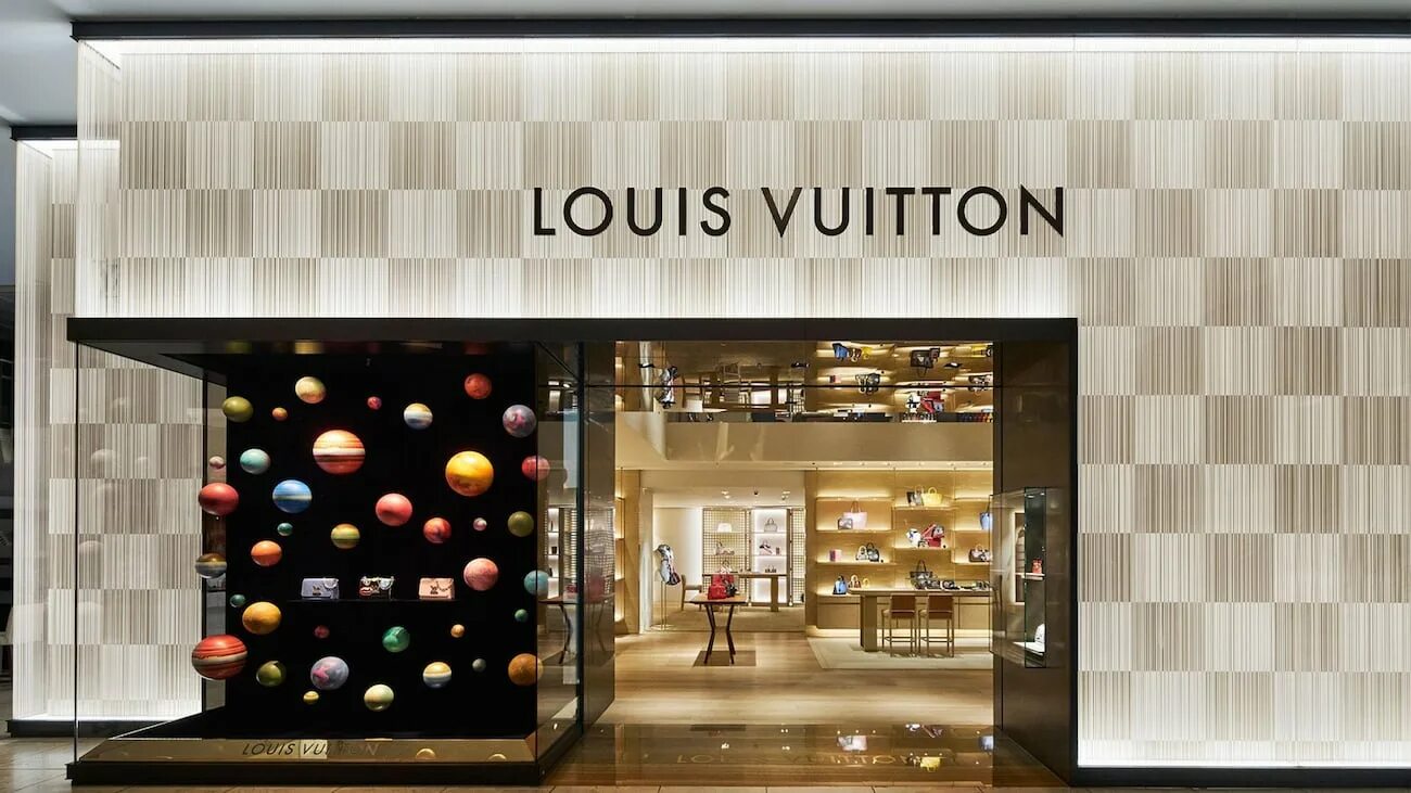 Баку магазин луи виттон. Бутик луи виттон. Магазин louis vuitton в майами. Louis vuitton shop. Louis vuitton shop.