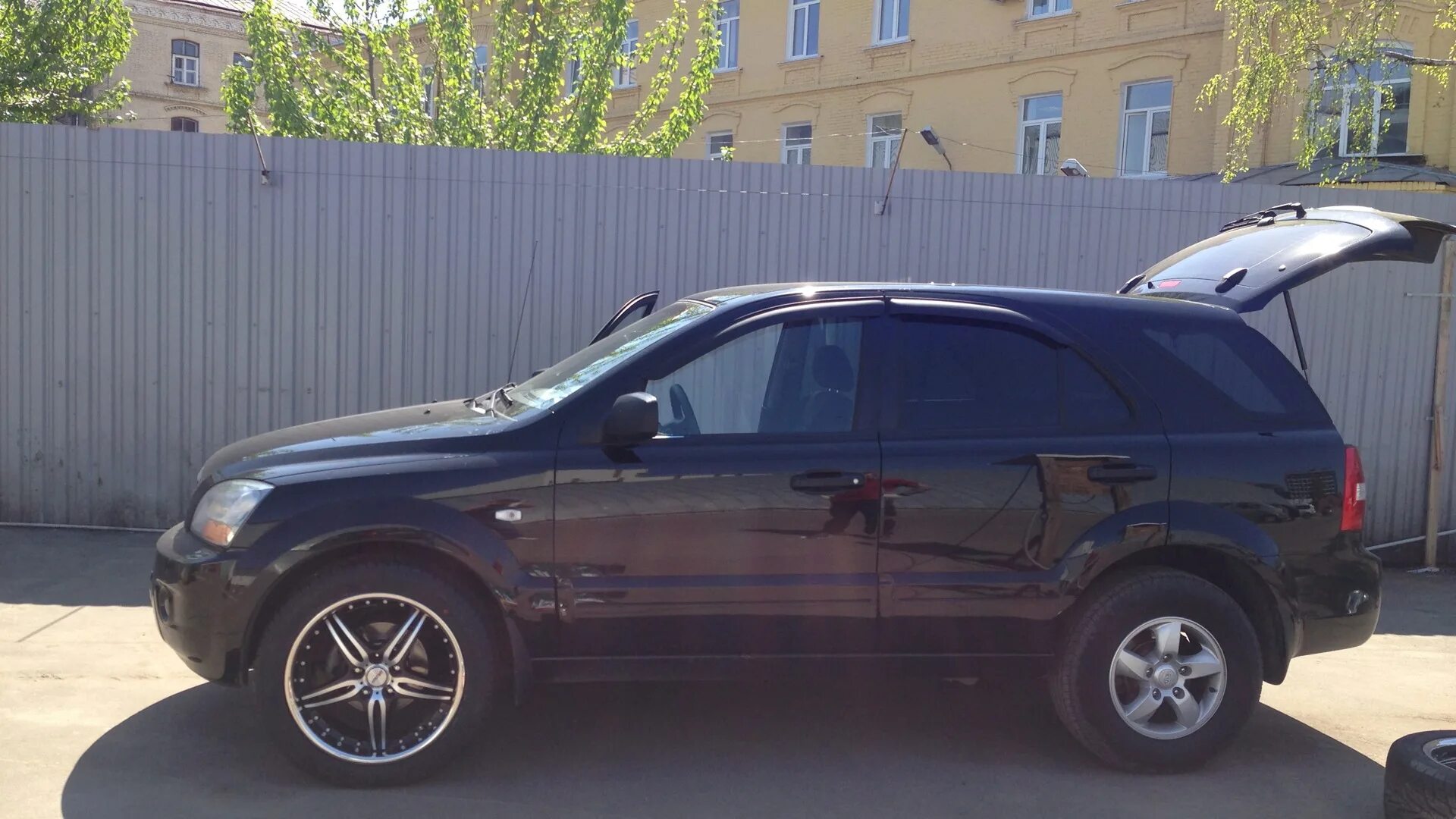 Авито диск соренто. Kia Sorento 1 r18 колеса. Kia Sorento r20. Киа Соренто 1 r20. Соренто 1 на 18 дисках.