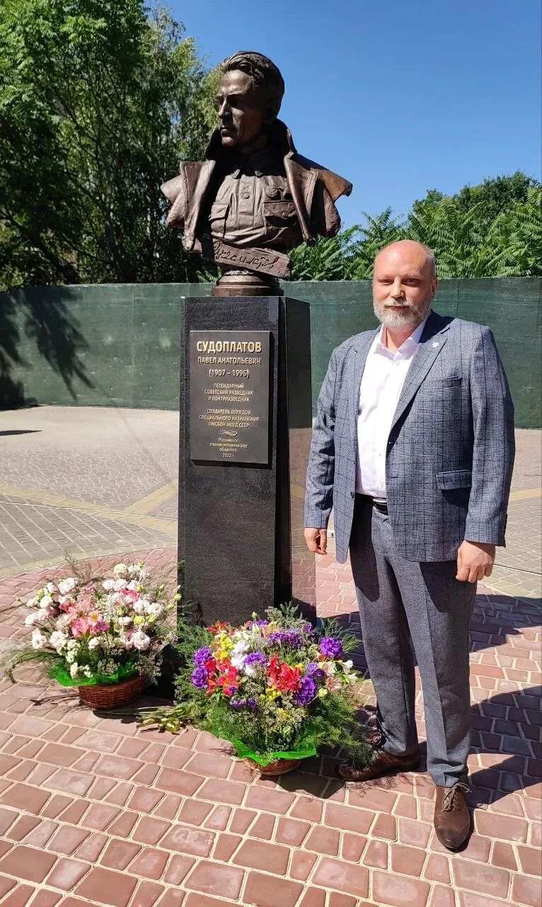 Открой мелитополь. Судоплатов памятник в Мелитополе. Памятник СУДОПЛАТОГО В милетопо.