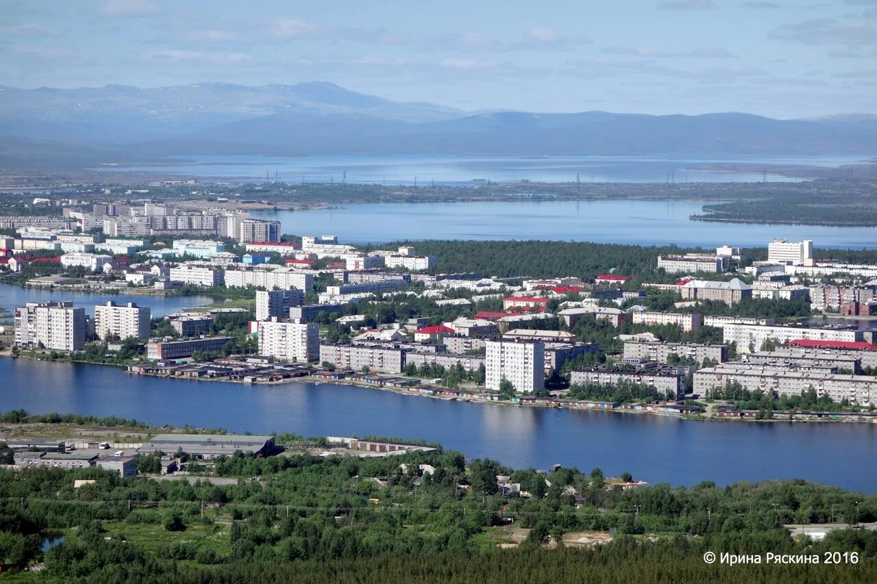 Погода мончегорск сейчас. Мончегорск 2000. Город Мончегорск Мурманской области. Мончегорск Мончебанк. Мончегорск сопки.