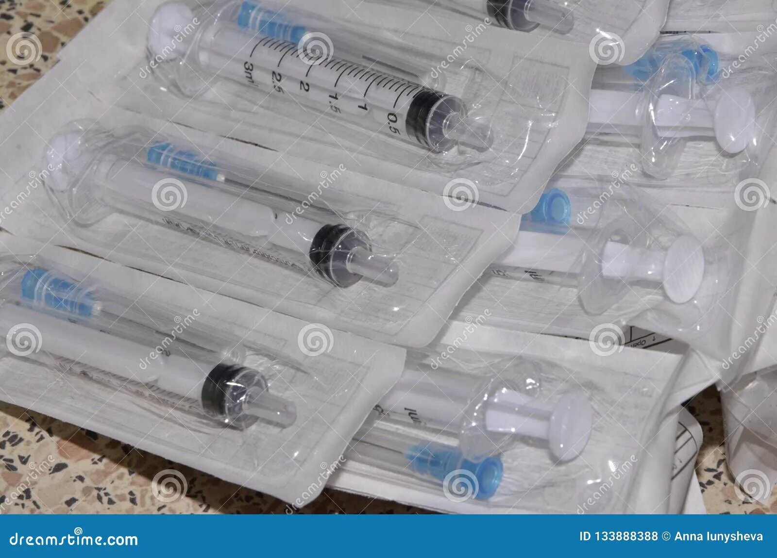 Использованные ампулы шприцы и иглы после цитостатиков. Использованные ампулы шприцы и иглы после цитостатиков