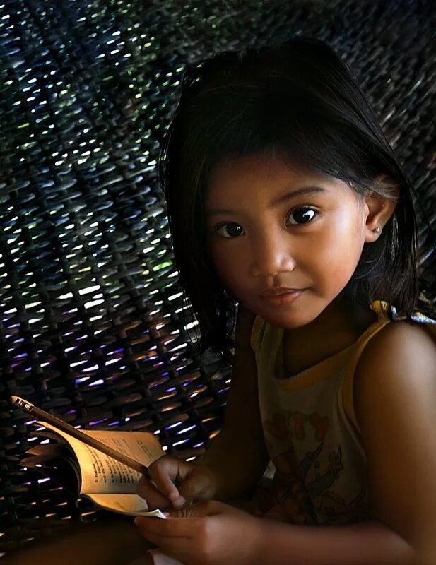 Филиппинка в полный рост. Little philippines. Дети разных национальностей. Филиппинские младенцы девочки. Филиппинские девочки.