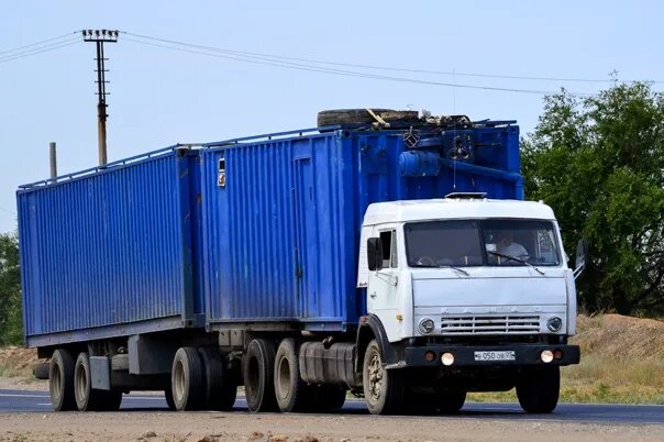 Камазы 53212 бу. Камаз 53212 05. камаз 53212 контейнеровоз. камаз 53212 грузовой фургон. камаз 53212 дальнобой.
