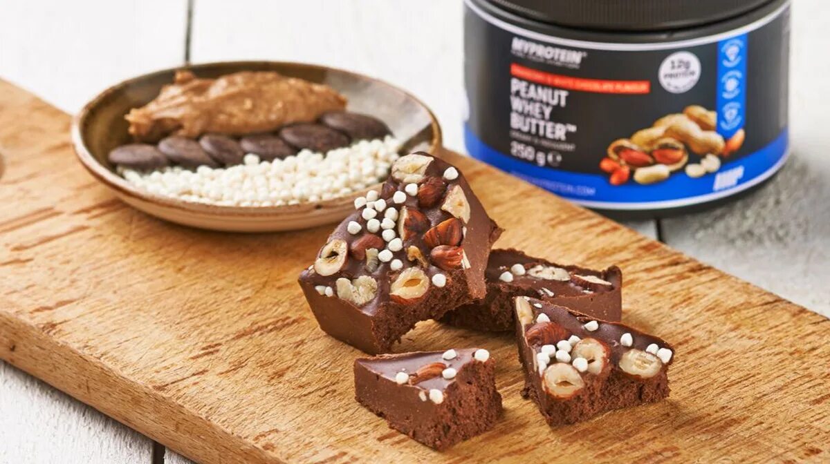 Белковые сладости. Десерт из протеина. Десерт из протеина. Протеиновый десерт. Протеиновый десерт.