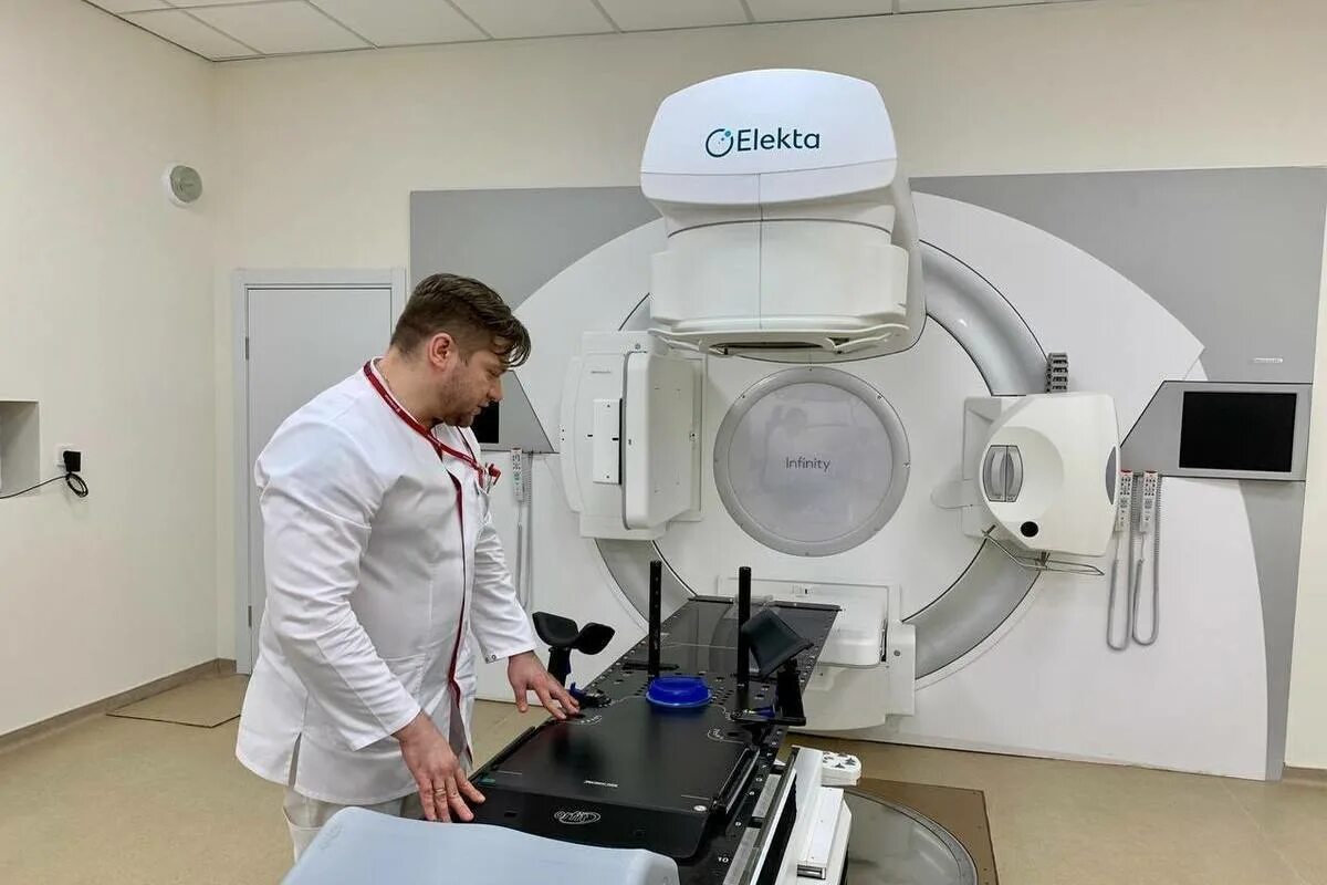 Онкодиспансер по омс. Онкодиспансер пенза. система стереотаксическая радиотерапевтическая versa hd. радио терапевтияеское оборудование.