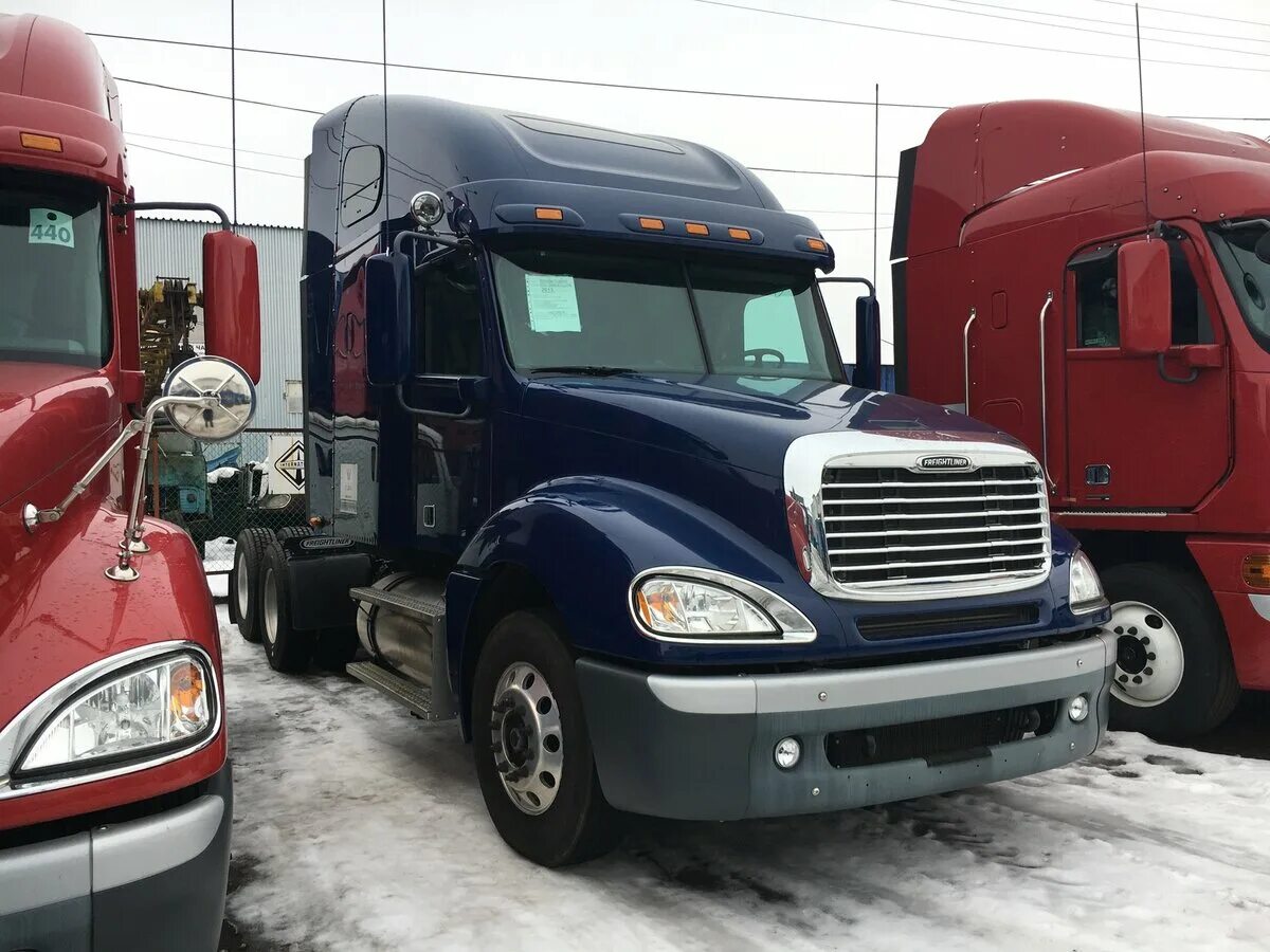 Грузовик Фредлайнер коламбия. Американский седельный тягач freightliner. Тягач Фредлайнер коламбия. Грузовой тягач седельный freightliner. Куплю грузовик в россии б у