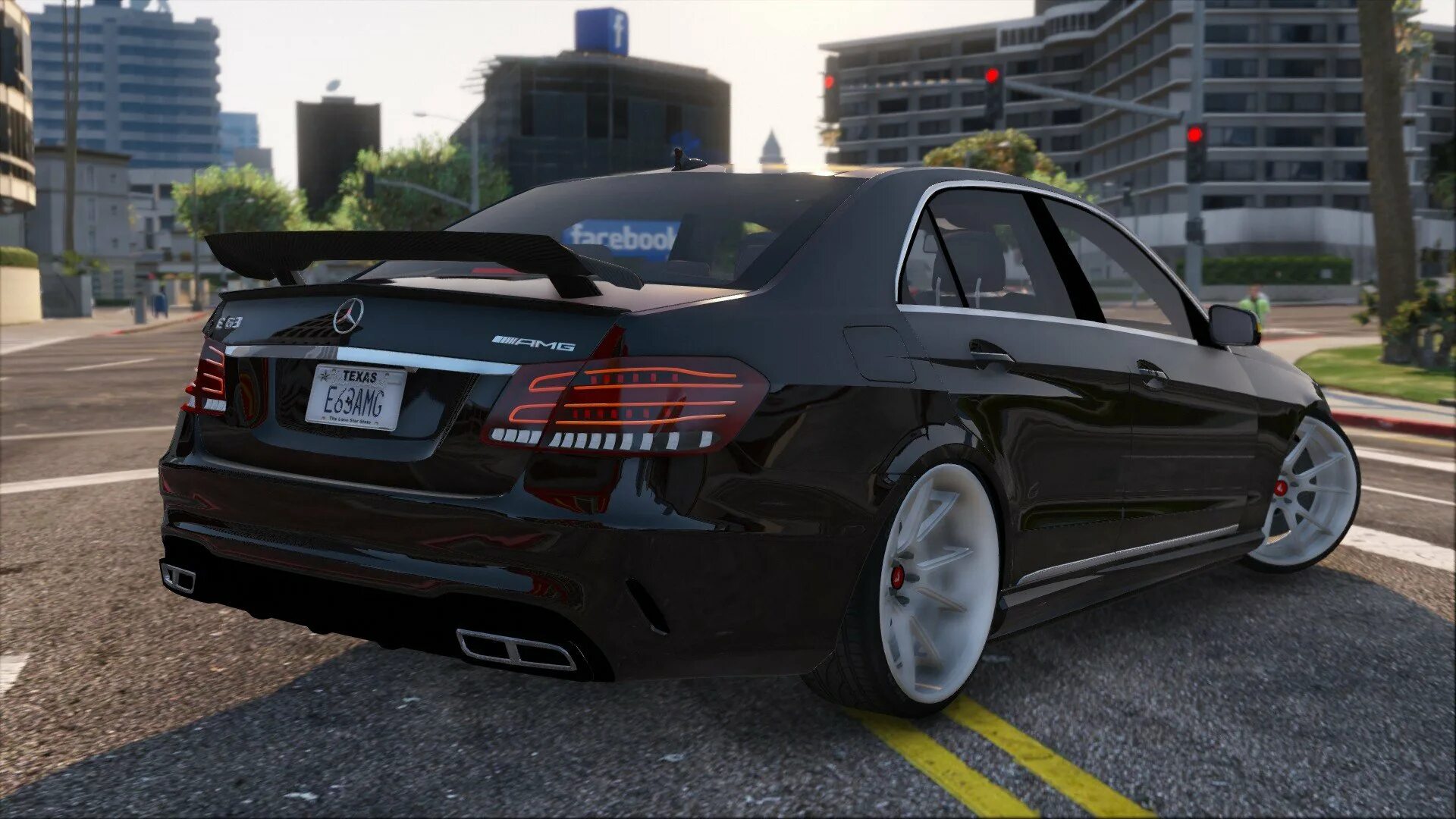 Гта 5 мод машины мерседес. Mercedes w212 GTA 5. Mercedes e63 GTA. Mercedes e63 GTA 5. Мерседес Бенц седан в ГТА 5.