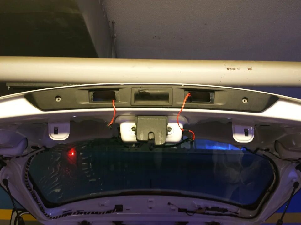 Как снять лампочку подсветки номера на тигуан Оригинальная led подсветка номера Volkswagen Tiguan (1G), 2 л, 2013 года элект