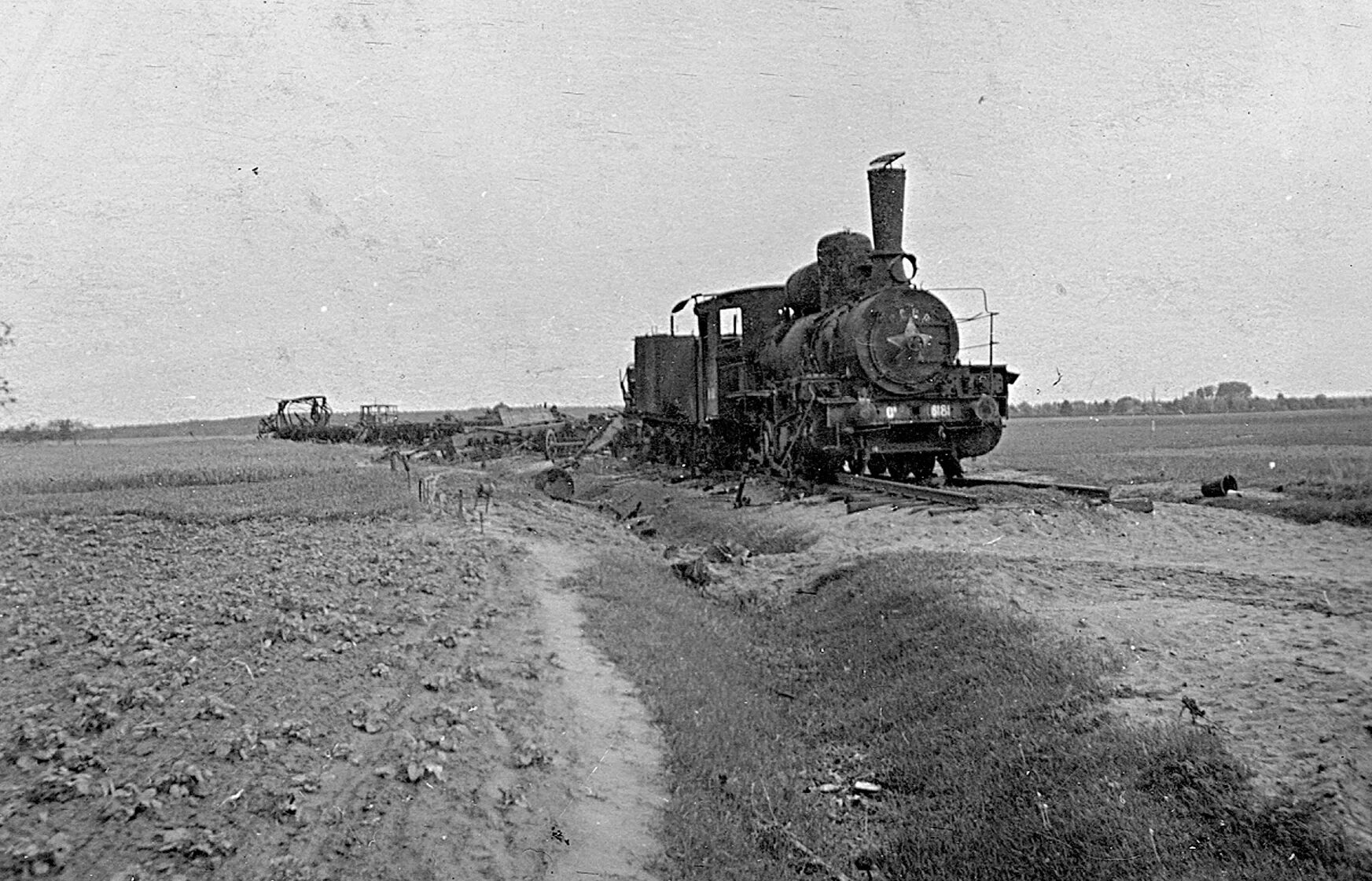 Разбитая железная дорога. Станция Смоленск 1941. Паровоз 1941. Паровозы на войне. Лиозно 1941 год.