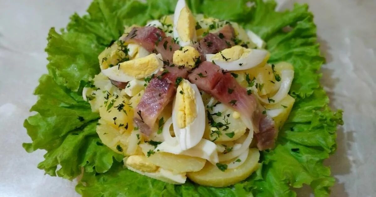 Вкусный салат со скумбрией