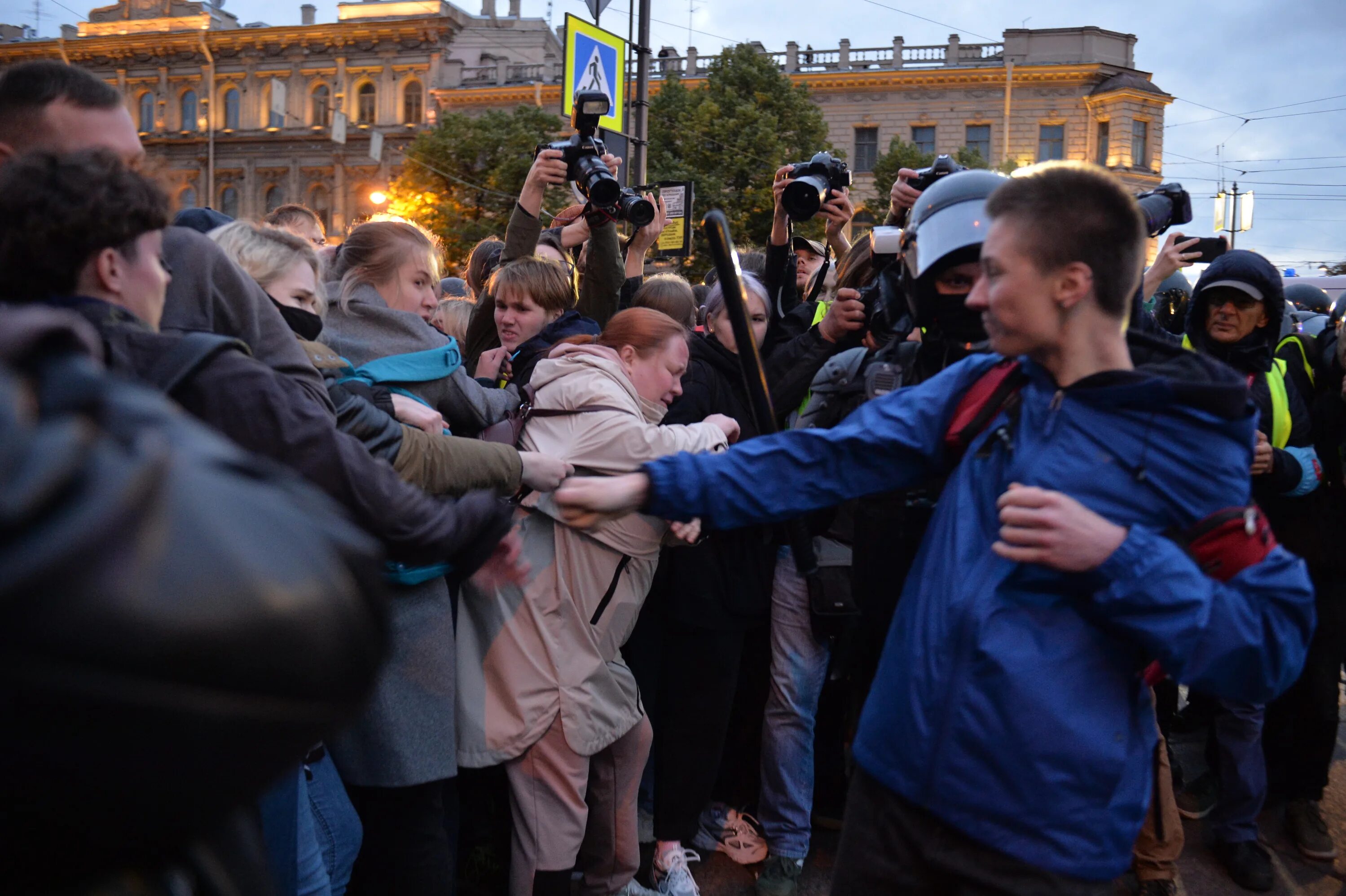 Правда 24 новости. Митинг в Санкт Петербурге. Митинги в Санкт-Петербурге сейчас. Мобилизация в России протесты. Массовые протесты в России.