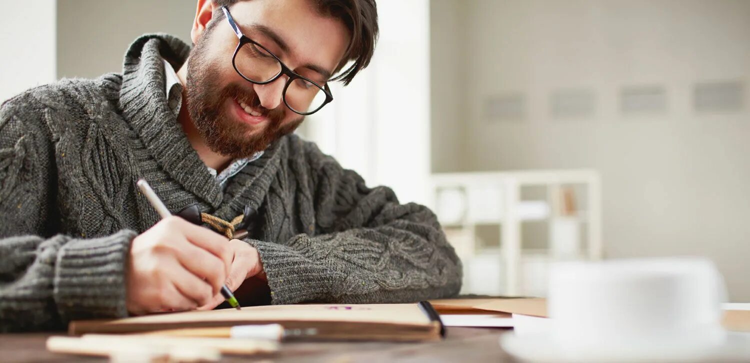 Хоакин феникс 2015. Мужчина пишет милая. Поэт. Читает книгу кадр из фильма. Цитаты чтобы парень написал.