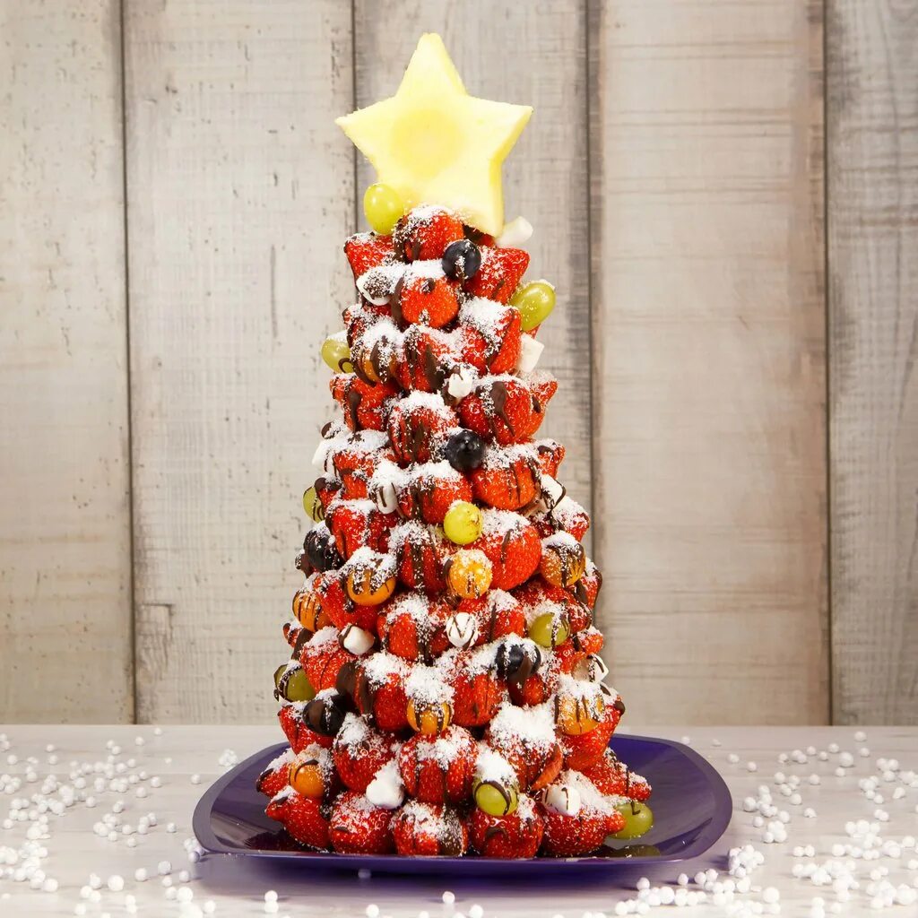 Елочка из фруктов на новогодний стол. Фруктовая елка. Новогодняя елка из фруктов. Елка из фруктов. Красивые елочки из фруктов.