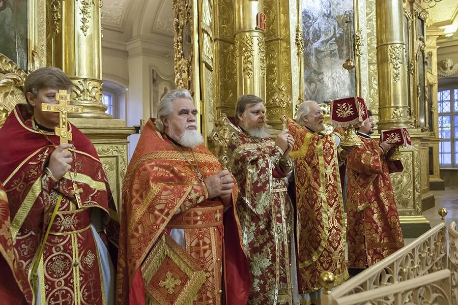 Настоятель храма в толмачах отец николай. Храм святителя николая в толмачах дьякон алексий. Храм в толмачах расписание богослужений. Расписание богослужений храм григория нео. Храм в толмачах расписание богослужений.