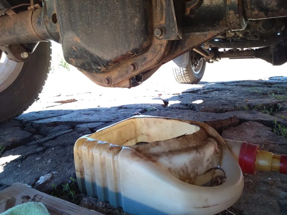 Трансмиссия уаз 469. 7 сливаем масло. Объем масла в заднем мосту уаз патриот. Масло в мосты уаз патриот 2019. Масло в мосты уаз патриот.
