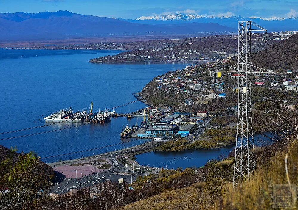 Камеры петропавловск камчатский. Набережная Петропавловска-Камчатского. Петропавловск-Камчатский порт набережная. Порт на Камчатке Вилючинск. Петропавловск-Камчатский вид с бухты.