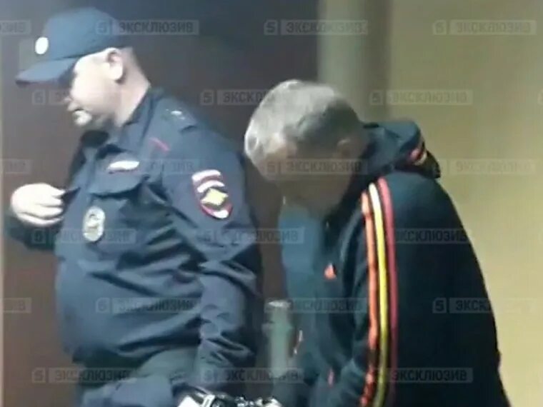 бывших ментов убивают. бывших ментов убивают. американская полиция беспредел. полицейский который задушил джорджа флойда. воеводин убийство полицейских.