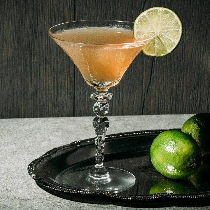 Алкогольное дайкири. Лаймовый дайкири. Дайкири коктейль состав. Дынный дайкири. Дайкири алкогольные коктейли.