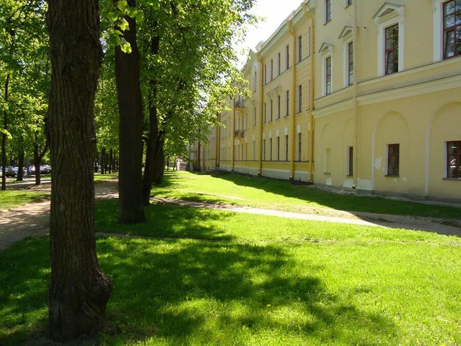 Городское николаевское училище тюмень. Тернополь ул. Педагогический колледж измайлово. Пушкин город кадетский бульвар 1. Военно морское училище пушкин.