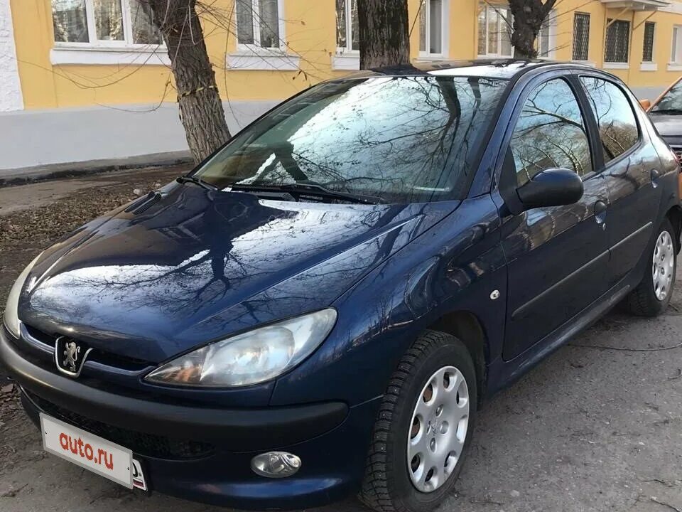 Peugeot 308 1. Пежо 206 седан 2007. Peugeot 207 2009. Красный peugeot 308 с литыми дисками. Машина peugeot 107.