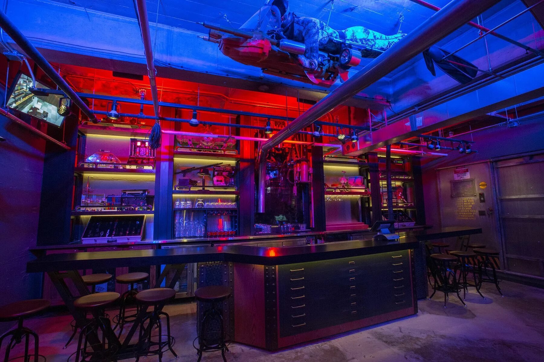 Attaboy бар. Бар speakeasy москва. Bar theme. Кафе в стиле киберпанк москва. Бар америка унылый паб.