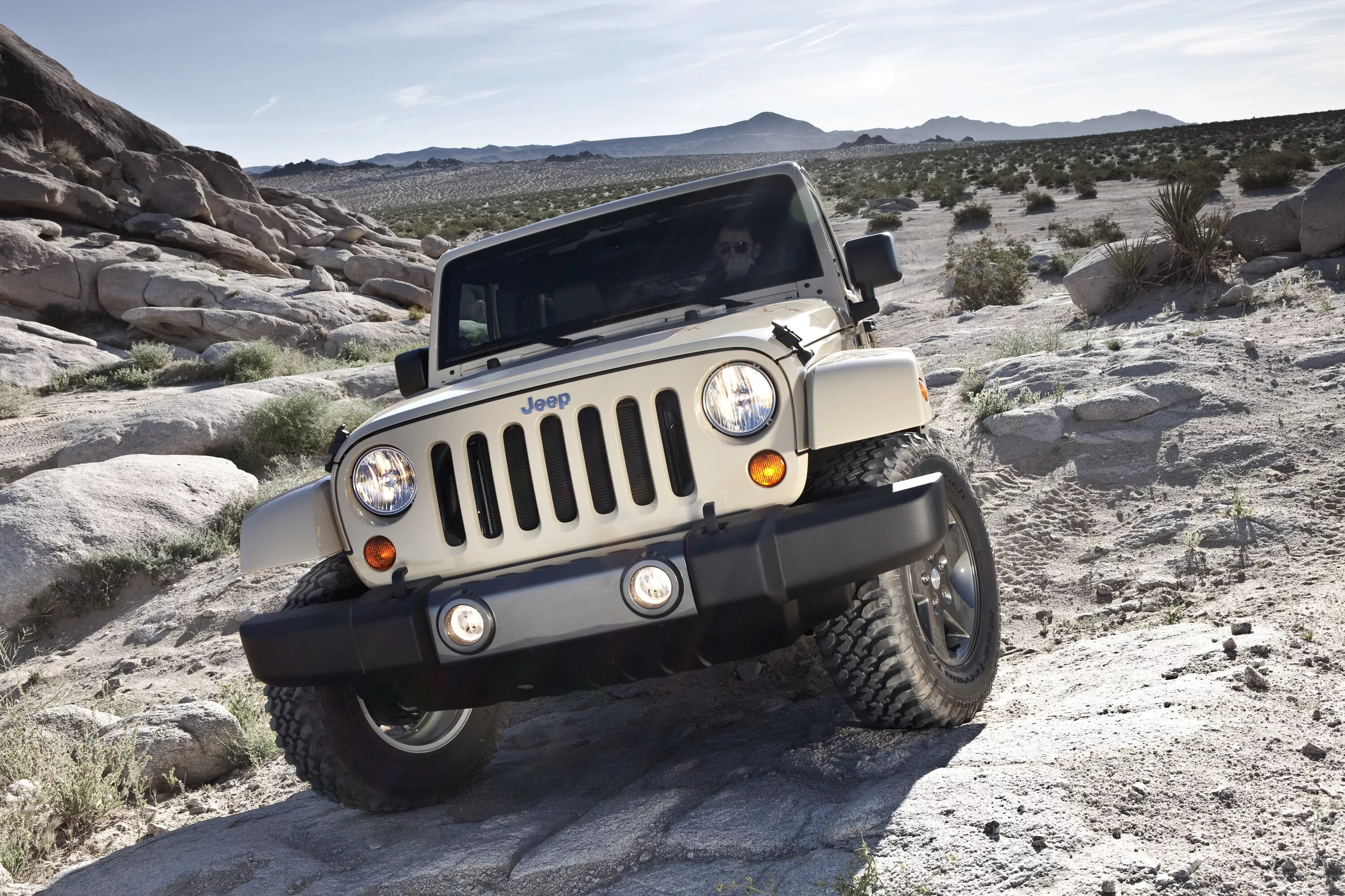 Jeep Wrangler 2012. Jeep Wrangler 2011. Jeep Wrangler Mojave. Jeep Wrangler Unlimited 2011. Что такое внедорожник