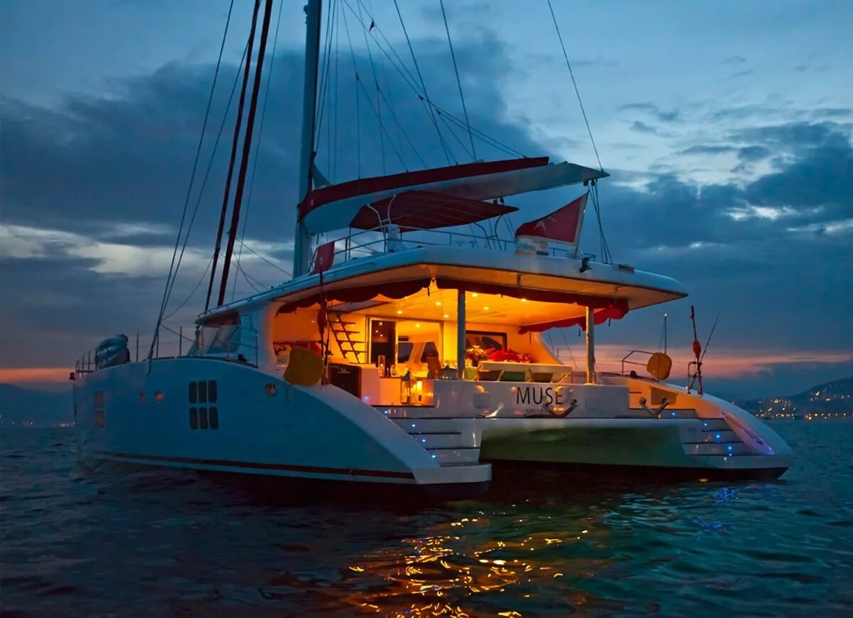 Катамаран sunreef. Что такое катамаран. Bali 5. Крейсерский катамаран «голден гриффин». Парусная яхта катамаран.