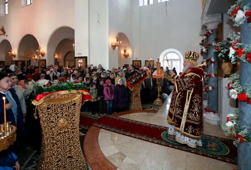 храм великомученика димитрия солунского на благуше, москва. свято-троицкий храм г усть лабинска. храм димитрия солунского на благуше внутри. храм дмитрия солунского на благуше москва. храм вмч.