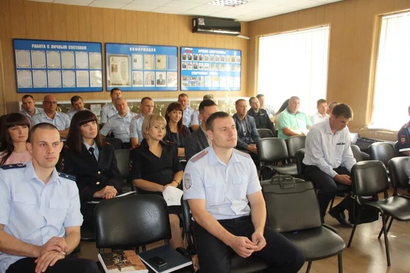 Благовещенск башкортостан полиция. Мо мвд благовещенский амурской области. Свадьба сотрудницы полиции. Свирская полиция сотрудники. Благовещенск башкортостан сотрудники полиции.